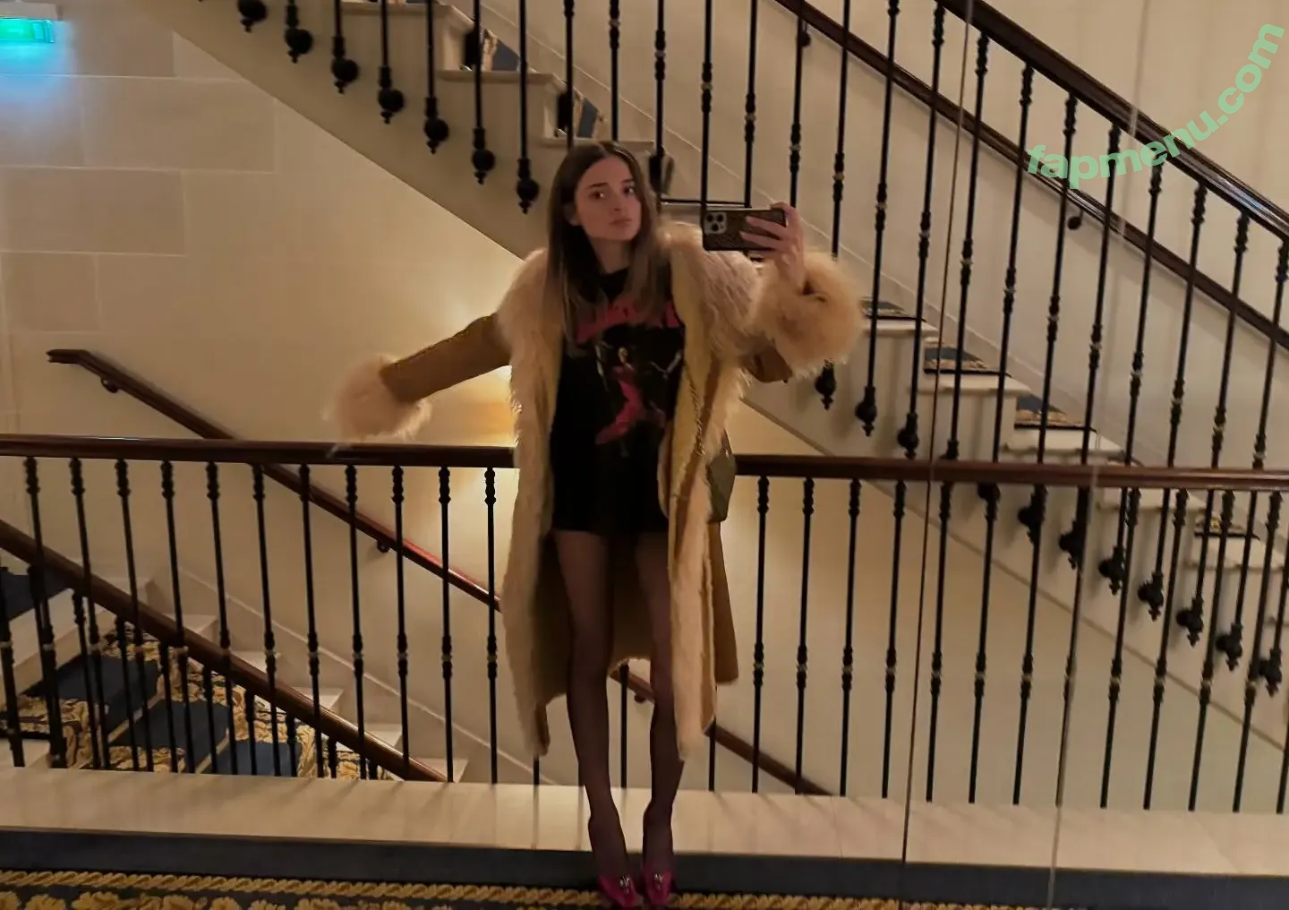 Charlotte Lawrence nude photo #1078 (charlotteslawrence)
