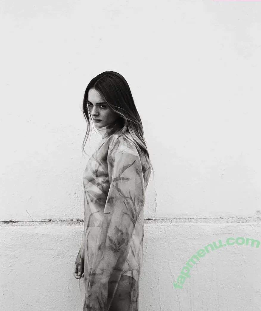 Charlotte Lawrence nude photo #1086 (charlotteslawrence)