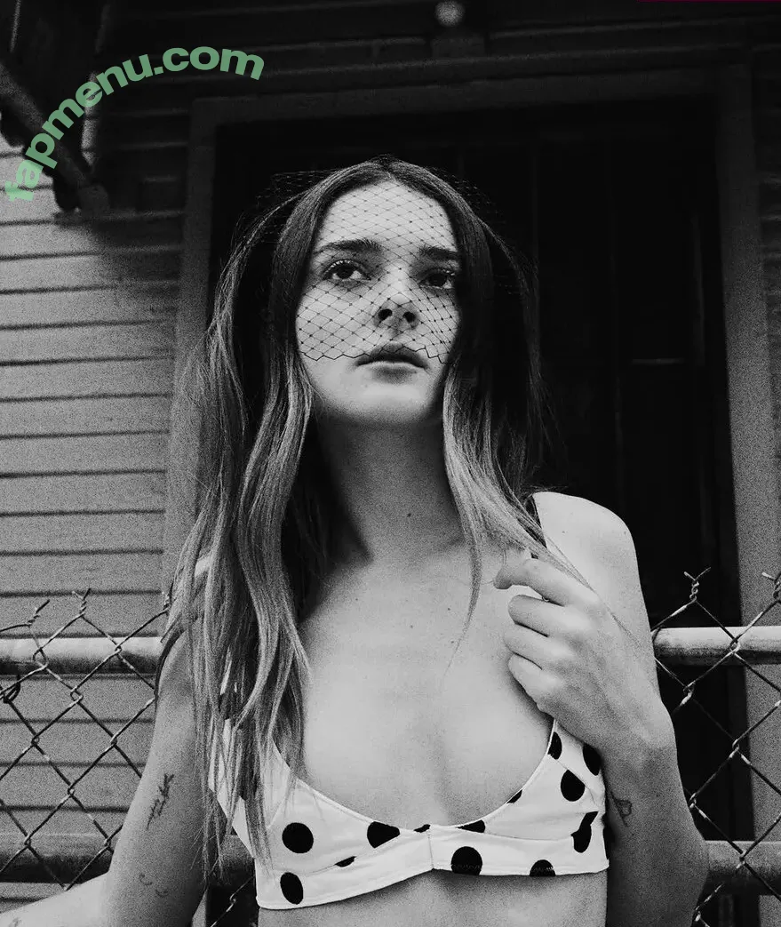 Charlotte Lawrence nude photo #1092 (charlotteslawrence)