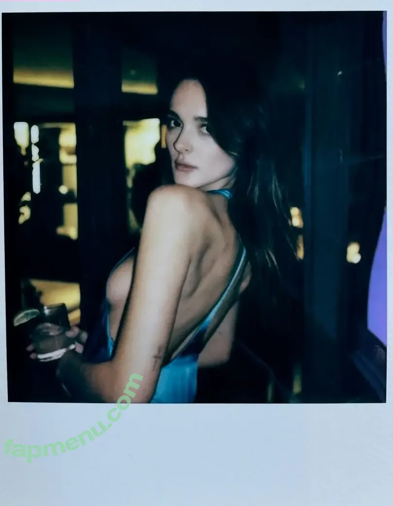 Charlotte Lawrence nude photo #1113 (charlotteslawrence)