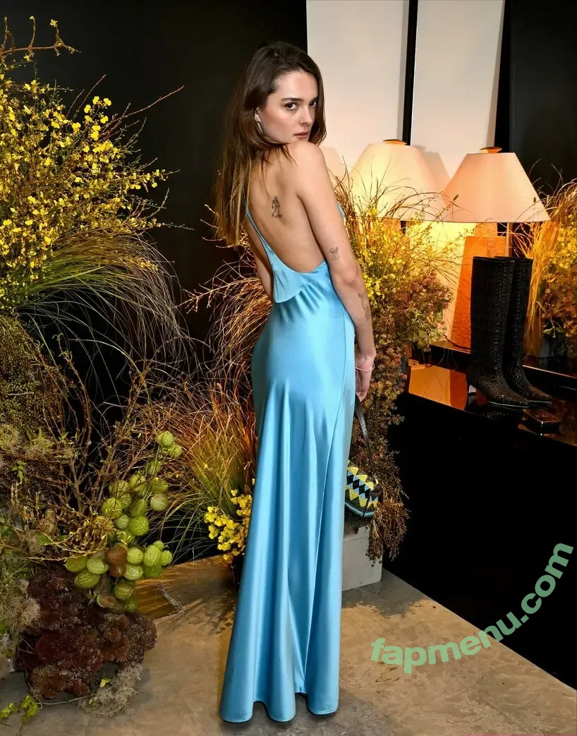 Charlotte Lawrence nude photo #1118 (charlotteslawrence)