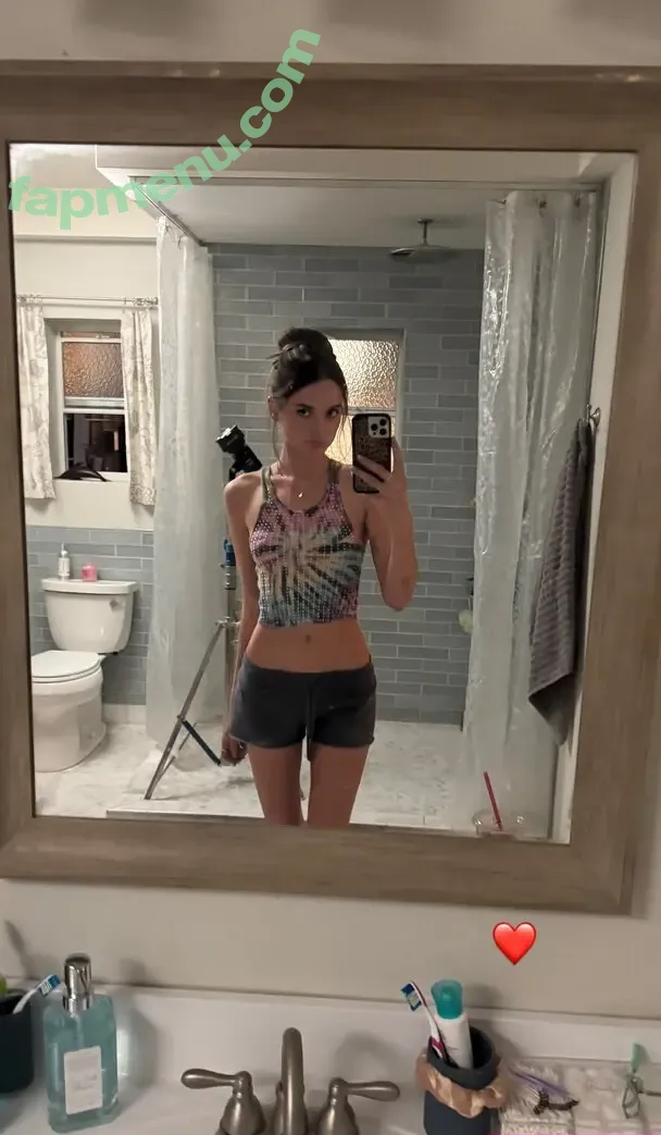 Charlotte Lawrence nude photo #1119 (charlotteslawrence)