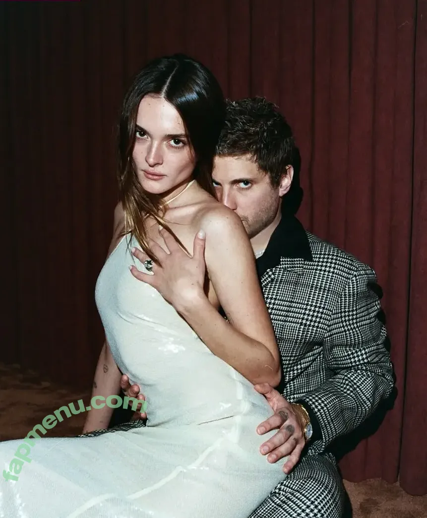 Charlotte Lawrence nude photo #1136 (charlotteslawrence)