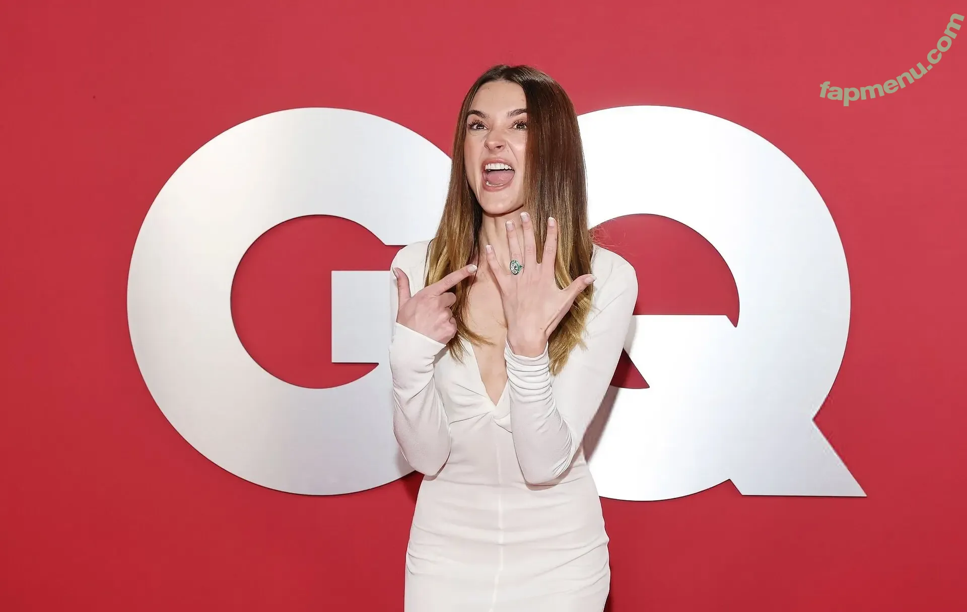 Charlotte Lawrence nude photo #1156 (charlotteslawrence)