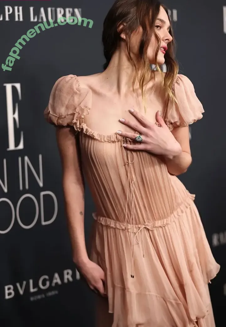 Charlotte Lawrence nude photo #1169 (charlotteslawrence)