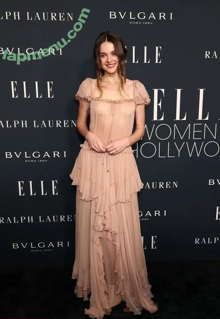 Charlotte Lawrence nude photo #1171 (charlotteslawrence)