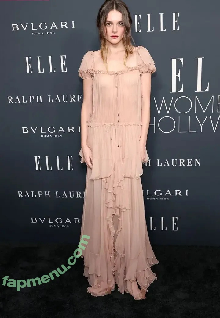 Charlotte Lawrence nude photo #1176 (charlotteslawrence)