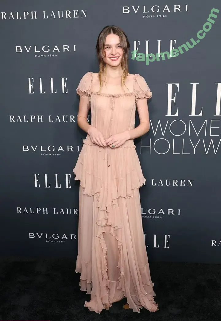 Charlotte Lawrence nude photo #1178 (charlotteslawrence)