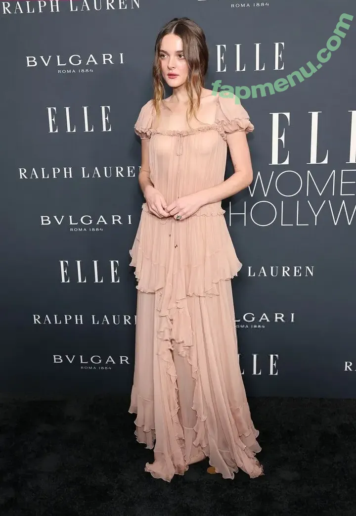 Charlotte Lawrence nude photo #1179 (charlotteslawrence)