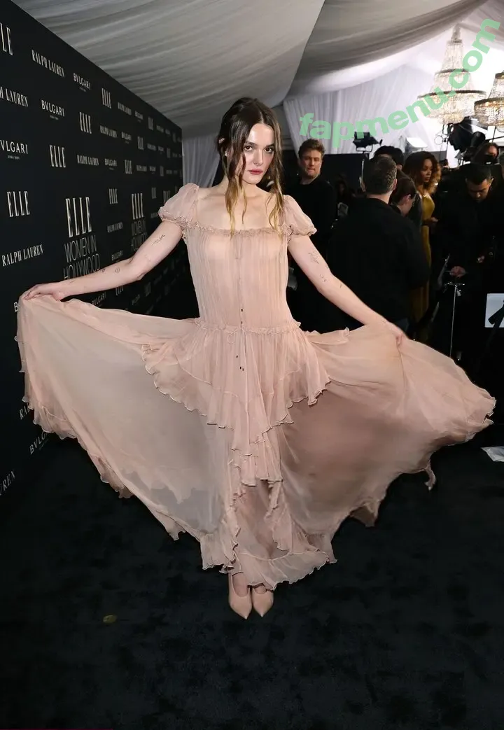 Charlotte Lawrence nude photo #1180 (charlotteslawrence)