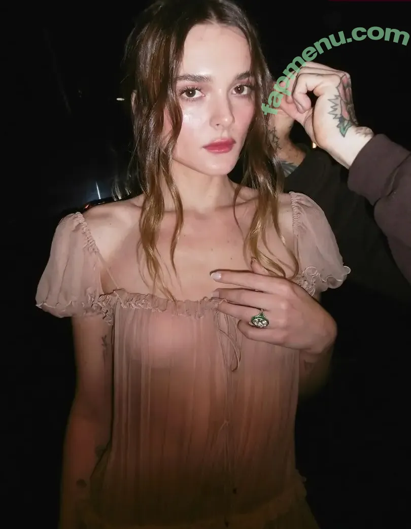 Charlotte Lawrence nude photo #1183 (charlotteslawrence)