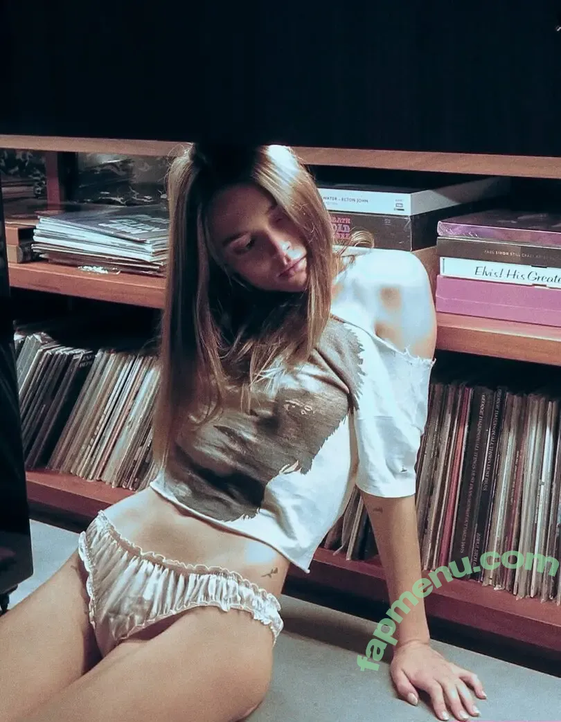 Charlotte Lawrence nude photo #1198 (charlottelawr / charlotteslawrence)