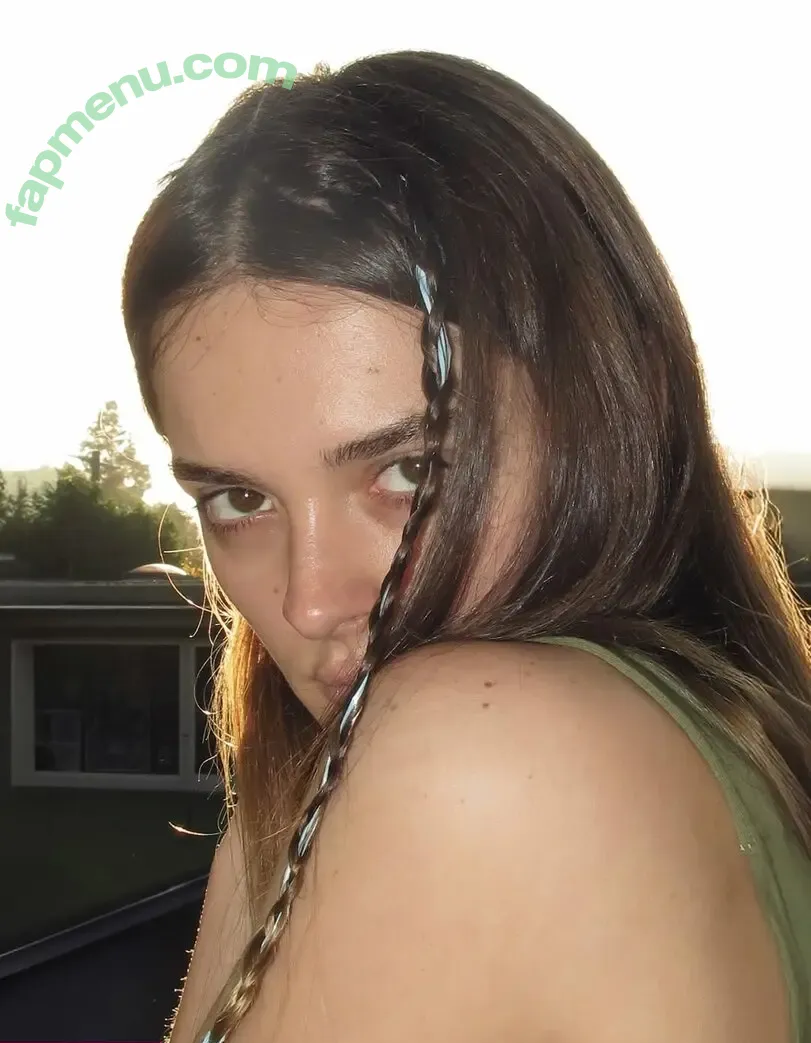 Charlotte Lawrence nude photo #1200 (charlottelawr / charlotteslawrence)