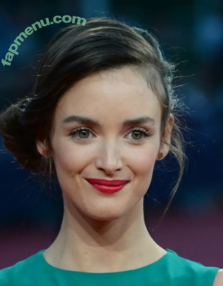 Charlotte Le Bon nude photo #0023 (lebonlebon)