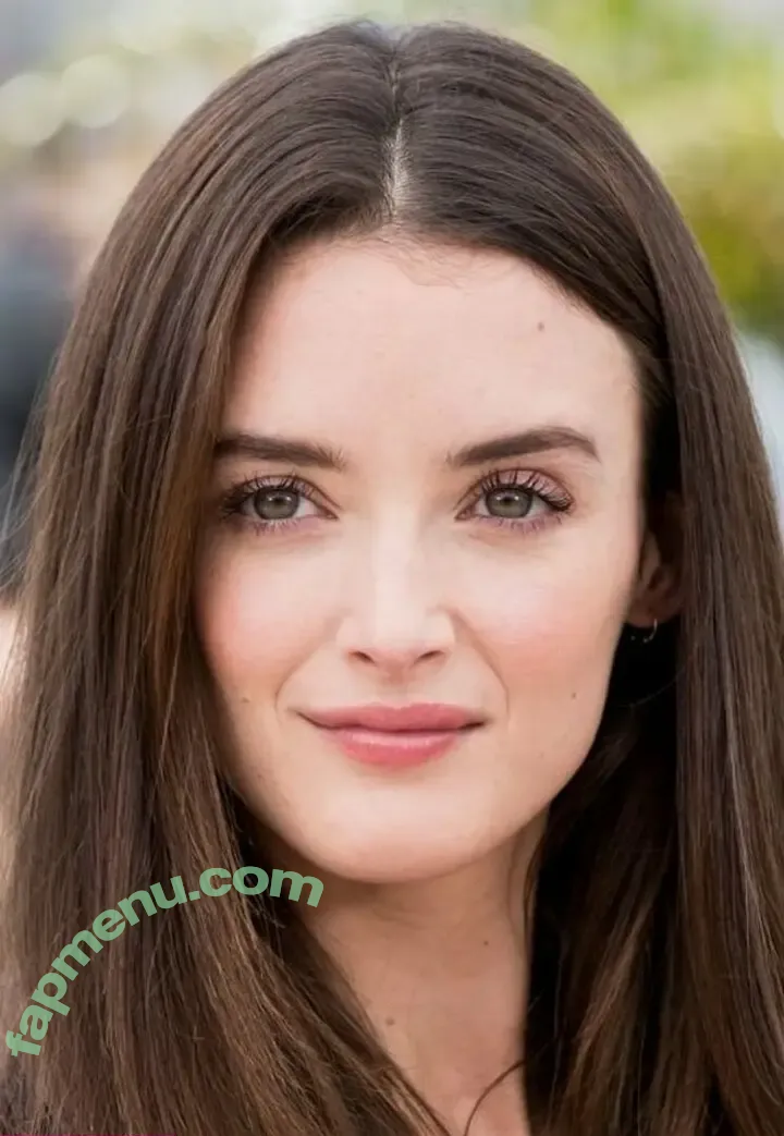 Charlotte Le Bon nude photo #0032 (lebonlebon)