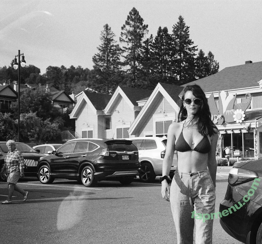 Charlotte Le Bon nude photo #0052 (lebonlebon)