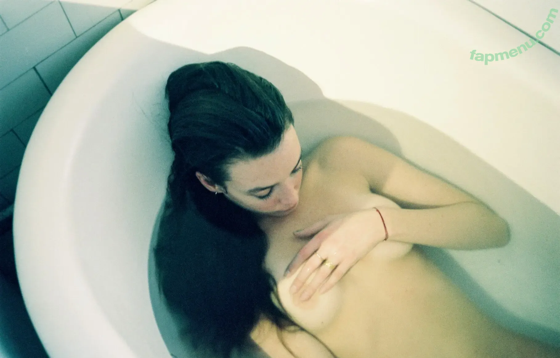Charlotte Le Bon nude photo #0061 (lebonlebon)