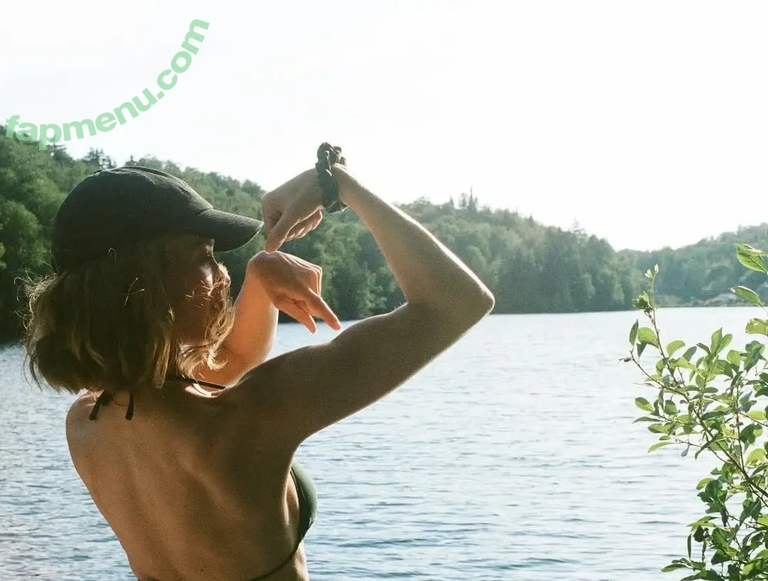 Charlotte Le Bon nude photo #0066 (lebonlebon)
