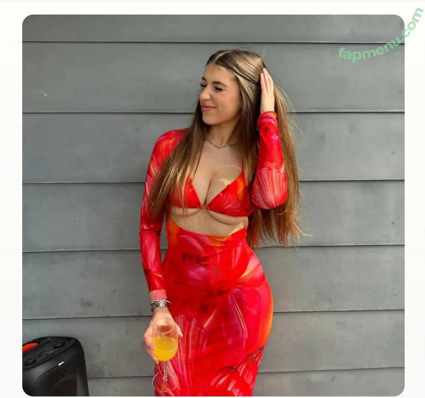 Charlotte Little nude photo #0003 (chaarloyt)