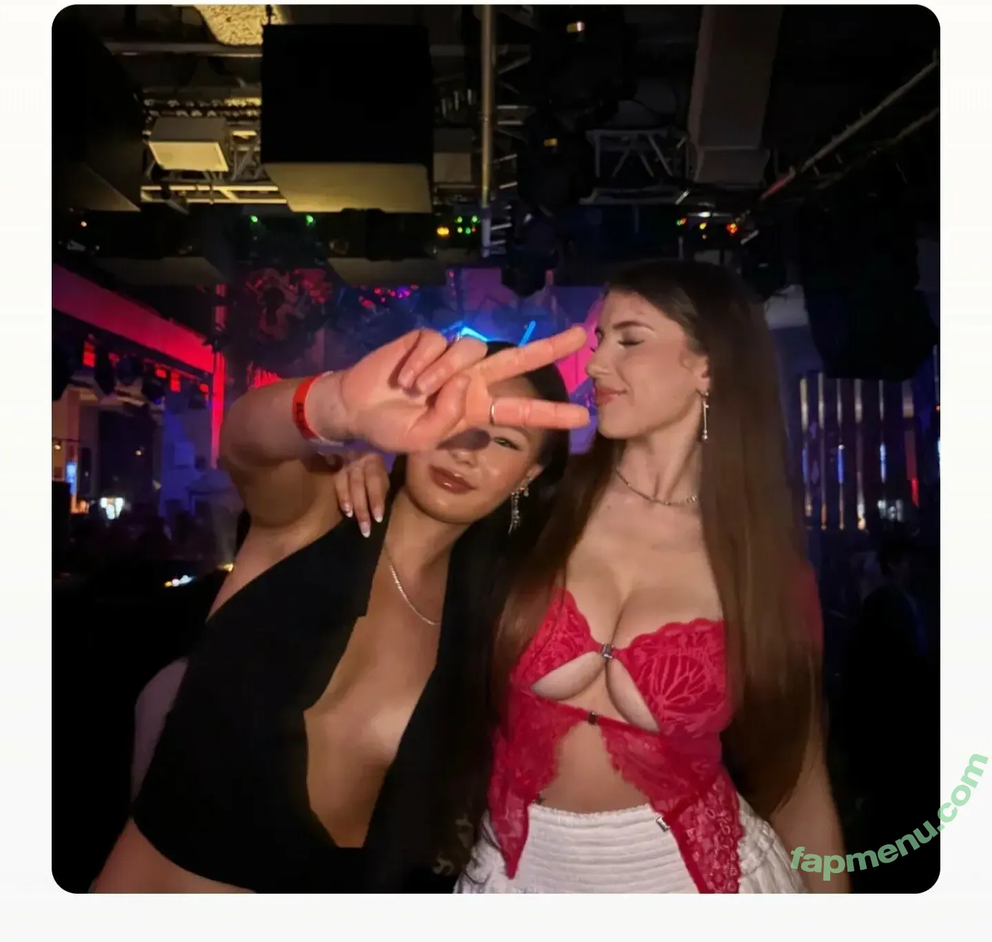 Charlotte Little nude photo #0004 (chaarloyt)