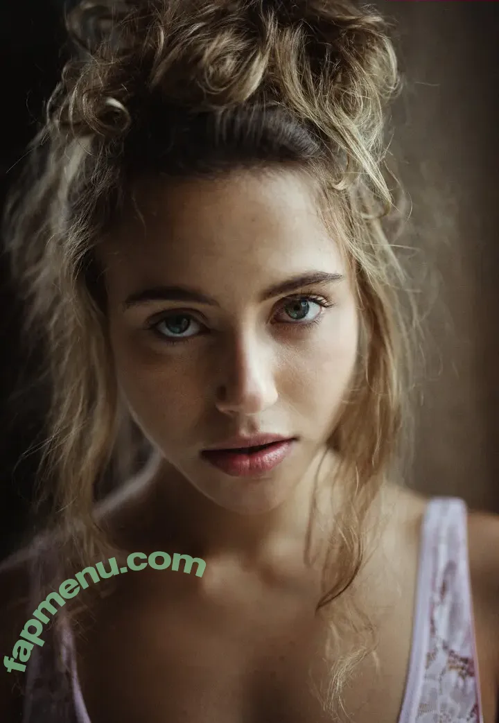 Charlotte Mckee nude photo #0052 (charlottemckee)