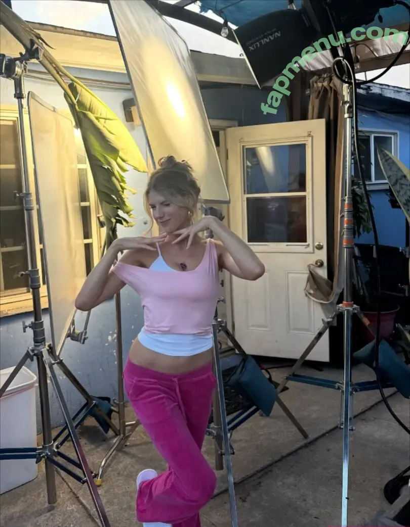 Charlotte McKinney nude photo #1574 (Char_mck / charlottemckinney / simp chat)