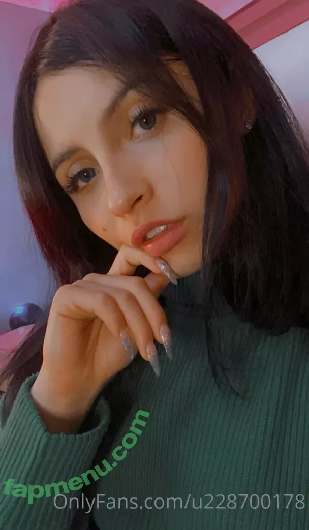 charlotte19y nude photo #0312 (charlotte19y)