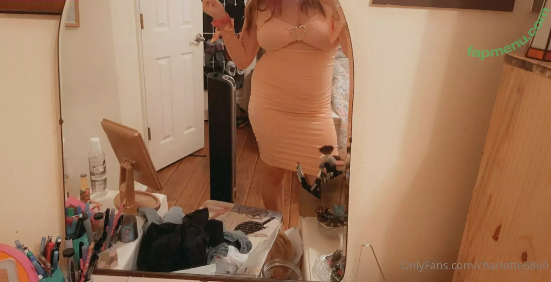 charlotte6869 nude photo #0153 (emily.hale6869)