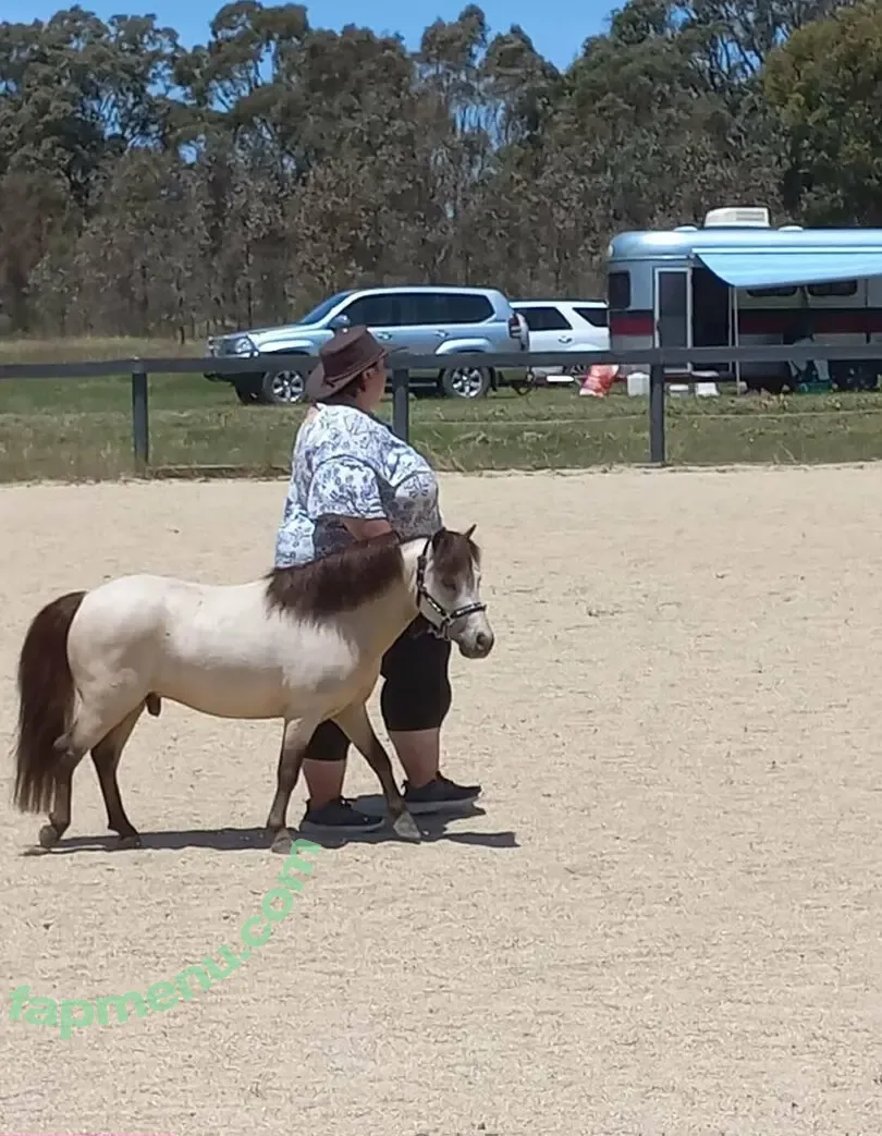 cheeky_auzzie nude photo #0023 (cheeky_yumsie)