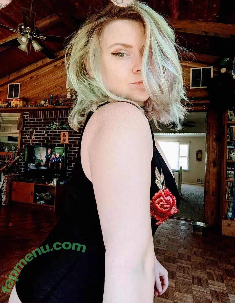 chellelovesu nude photo #0008 (chellesilverstein)