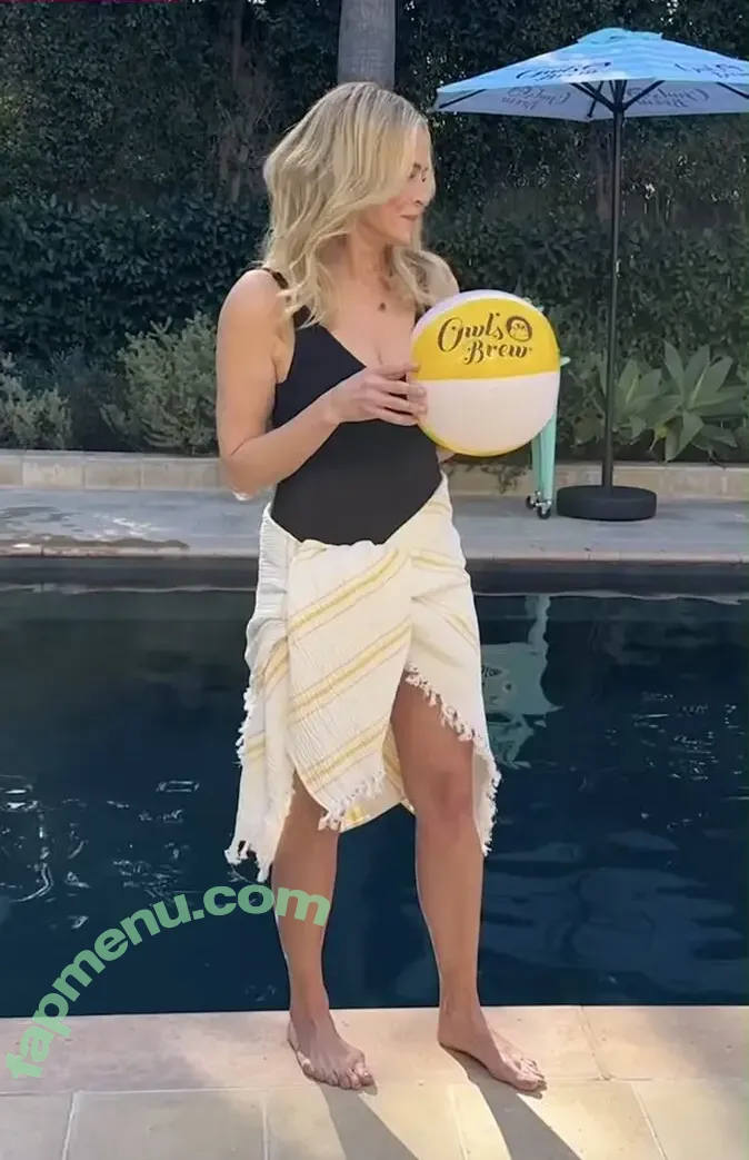 Chelsea Handler nude photo #0215 (chelseacockhandler / chelseahandler)