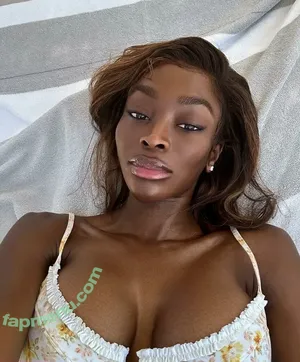 Chelsea Lazkani / chelsealazkani nude photo #0009