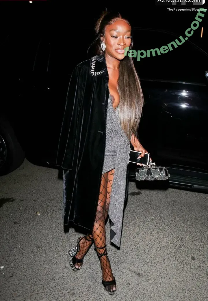 Chelsea Lazkani nude photo #0003 (chelsealazkani)