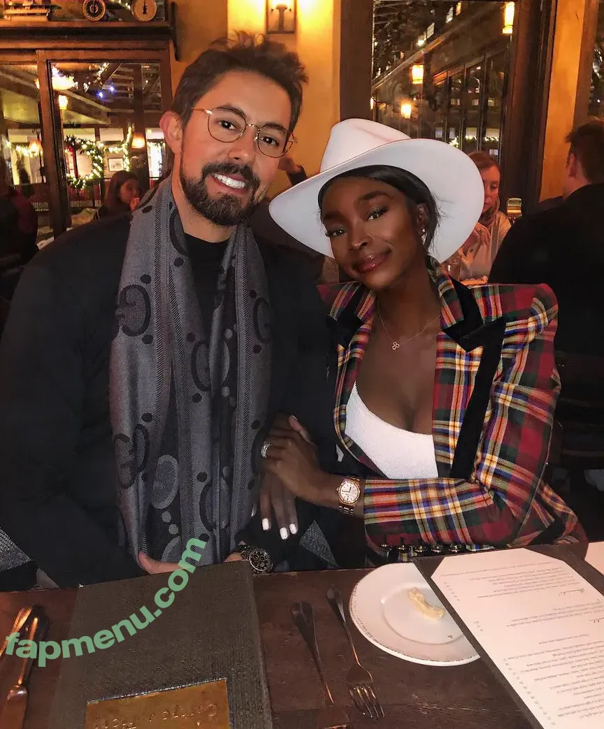 Chelsea Lazkani nude photo #0015 (chelsealazkani)