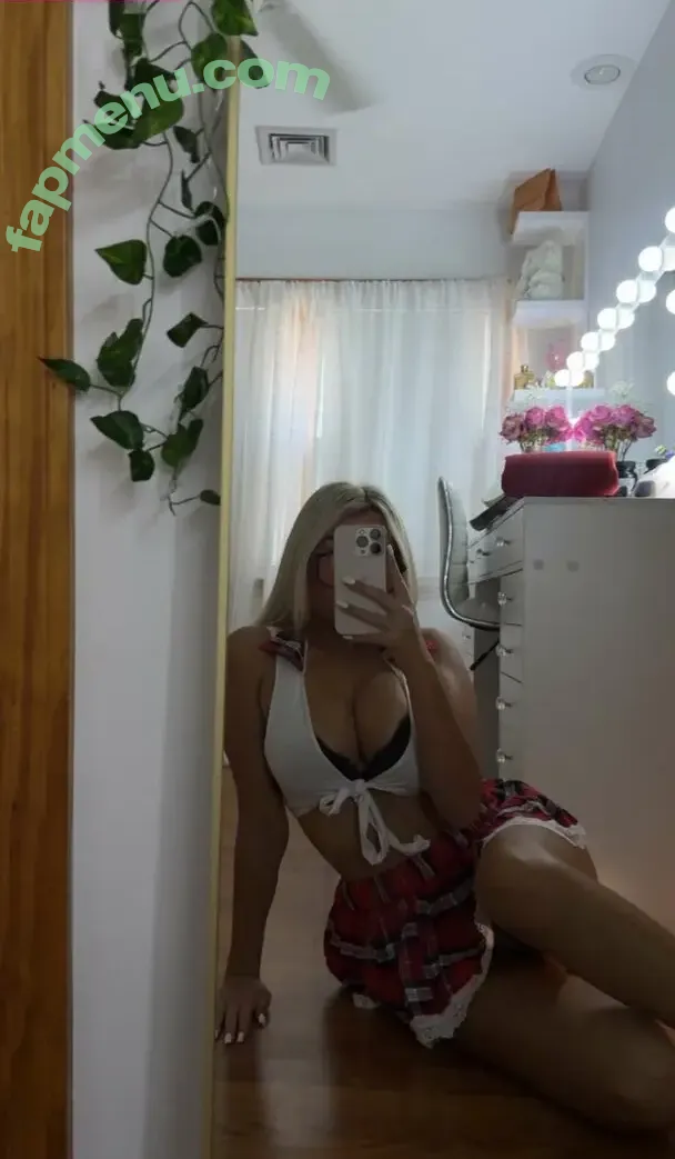 Chelsea Lucia nude photo #0011 (chelseaa_a3 / chelsluciaxx)