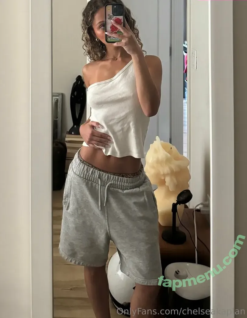 chelseakaplan nude photo #0011 (bustakaplan)
