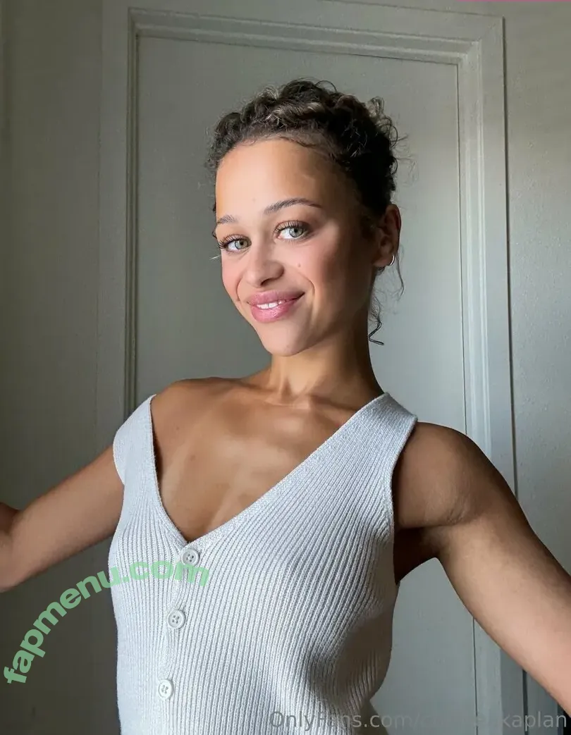 chelseakaplan nude photo #0106 (bustakaplan)