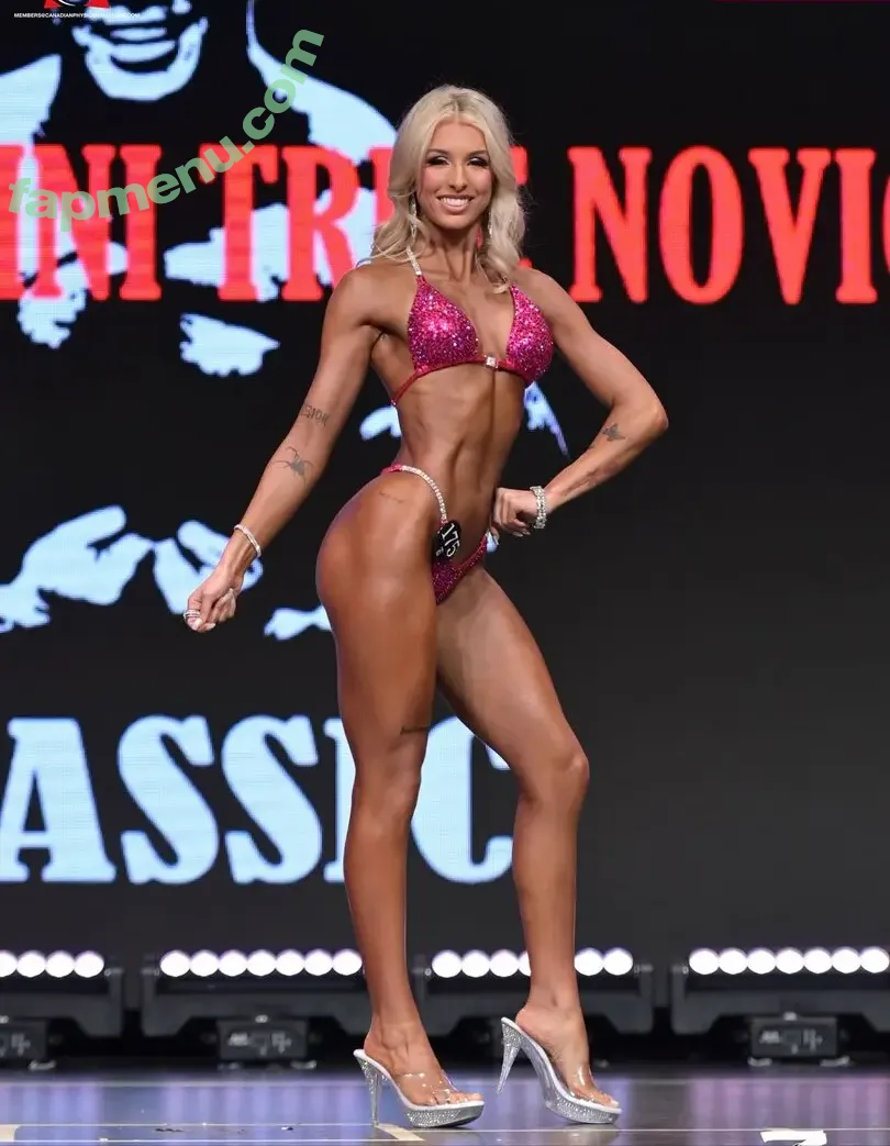 Chelsey Deslippe nude photo #0007 (ch3lsfit)