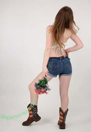 chelseymarieofficial / chelseyy_mariee nude photo #0087