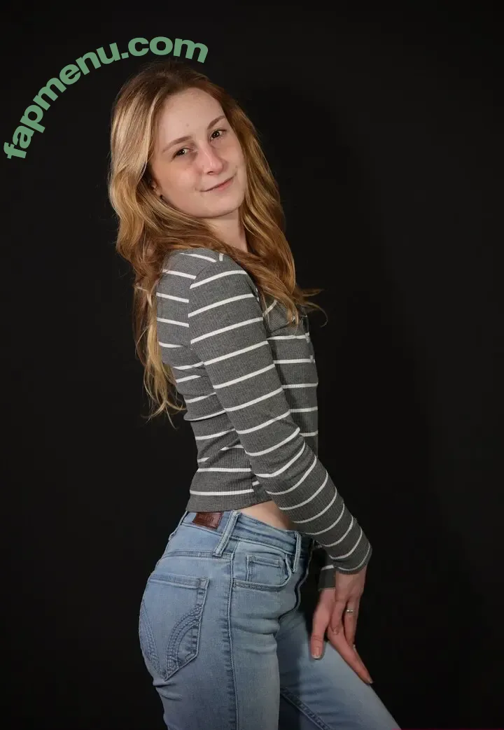 chelseymarieofficial nude photo #0016 (chelseyy_mariee)