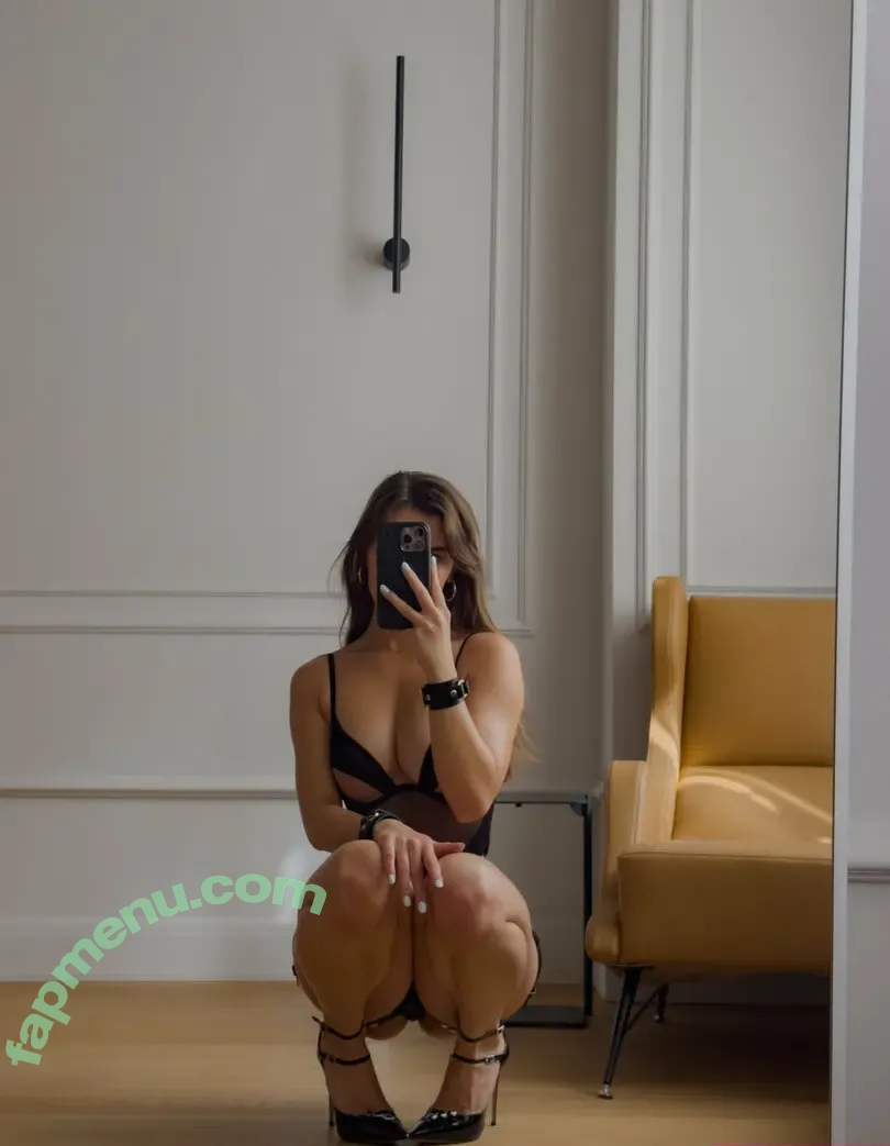 Cheriefatale nude photo #0003 (baredarla / the_cherie)
