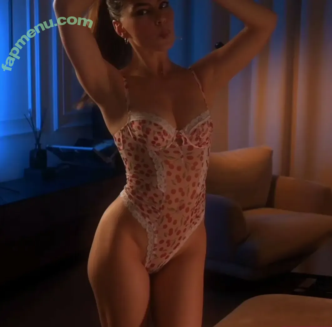 Cheriefatale nude photo #0028 (baredarla / the_cherie)