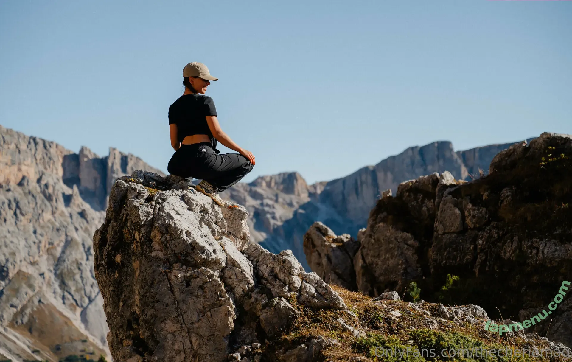 Cheriefatale nude photo #0074 (baredarla / the_cherie)