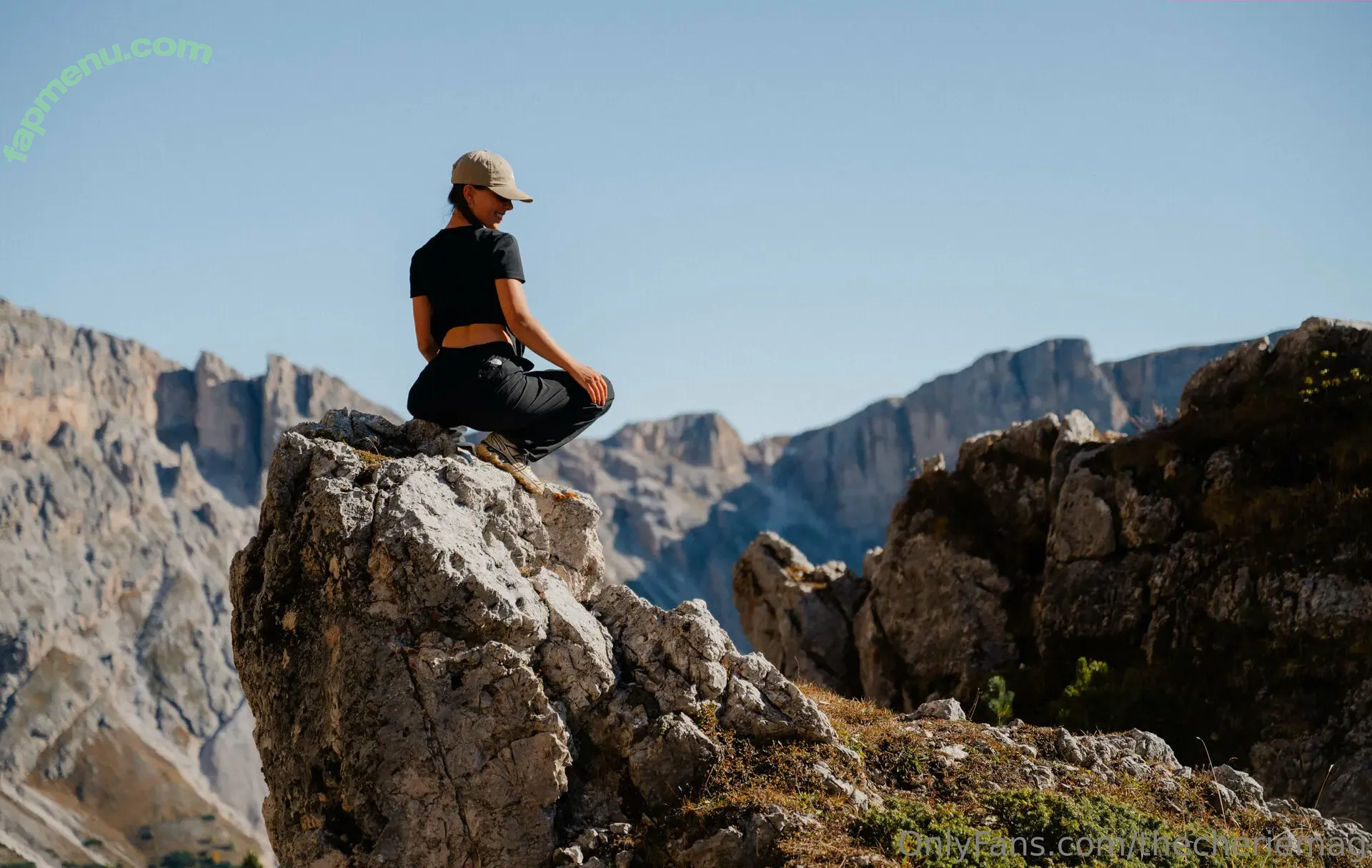 Cheriefatale nude photo #0075 (baredarla / the_cherie)