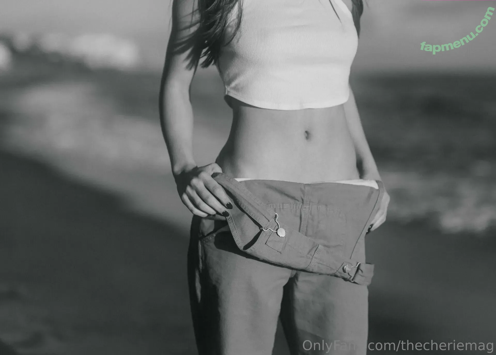 Cheriefatale nude photo #0083 (baredarla / the_cherie)