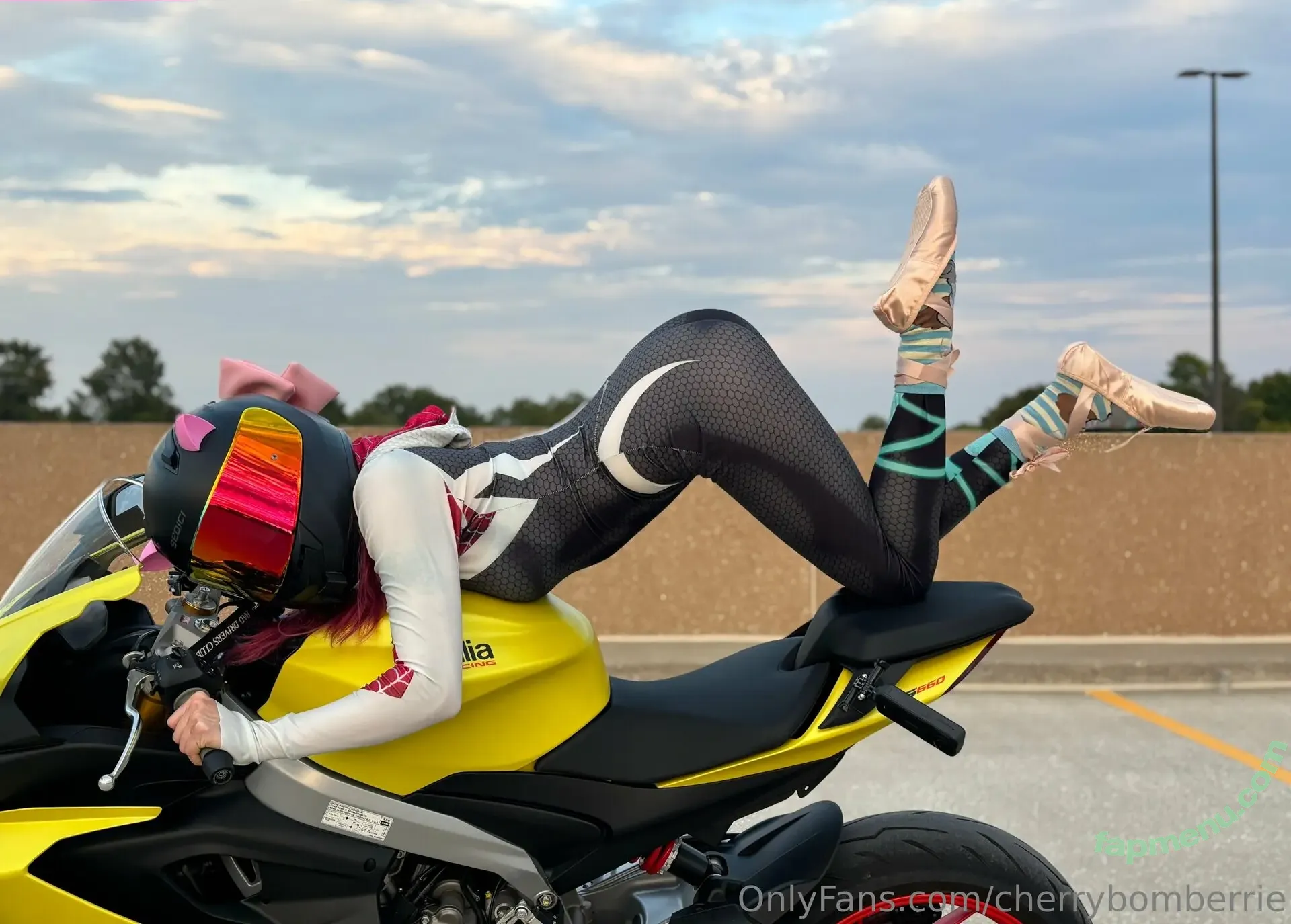 cherrybomberrie nude photo #0030 (cherry_bombombb)