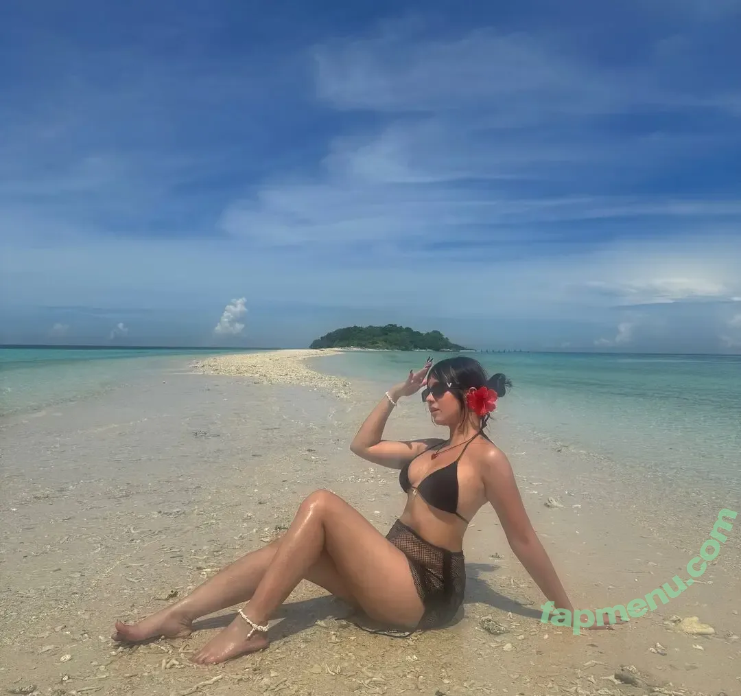 Chescakeuu nude photo #0037 (cmaggiofree)