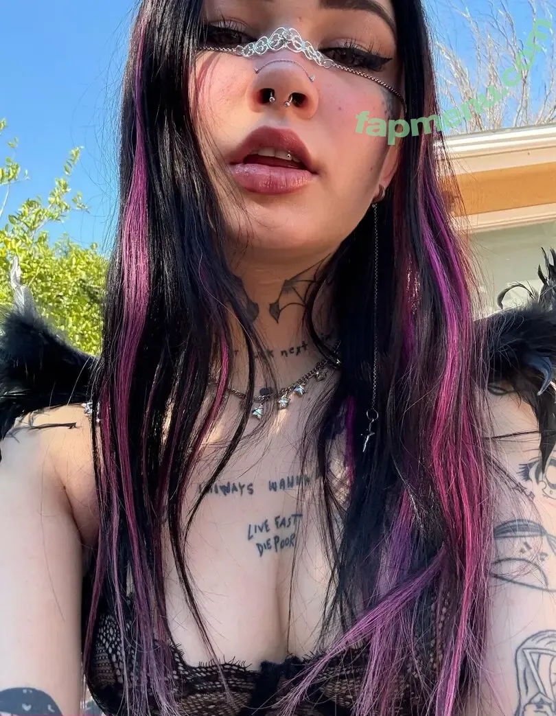 chillqueenie nude photo #0012 (cryingqueenie)