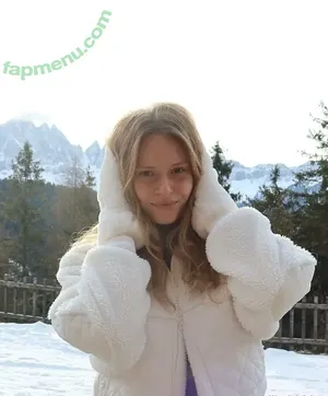 chillwithkira / Kiraaishere / chill_withkira / thelawofattraction nude photo #0038