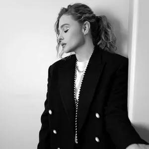 Chloë Grace Moretz / chloegmoretz nude photo #0077